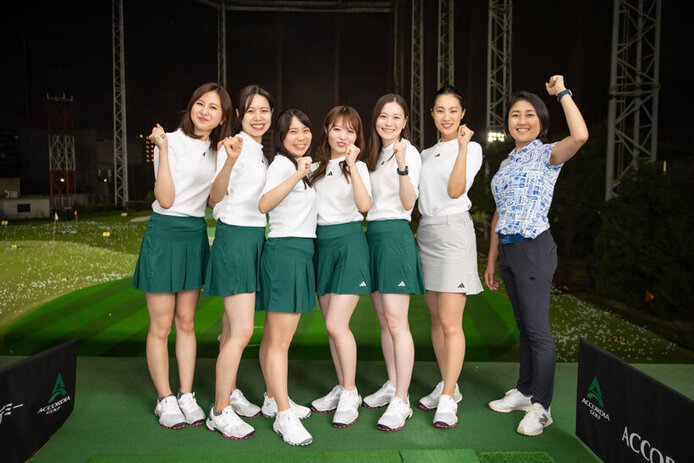 初心者女子ゴルフチーム「GINGER16期生」に密着。第1回は、初めてのゴルフレッスン。