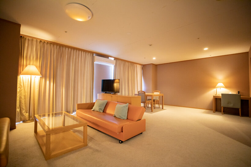 鴨川カントリークラブの広さ71㎡のデラックスルーム。