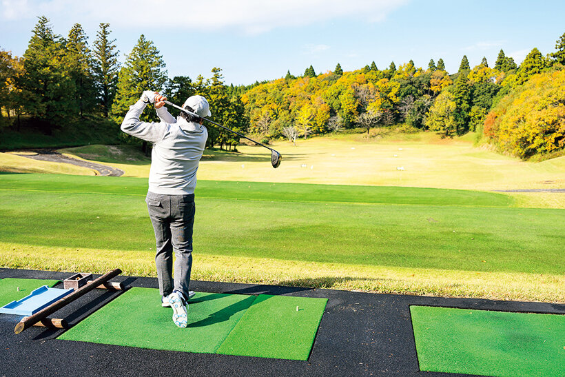 真っ直ぐ構えても曲がるのはなぜ？ ゴルファーが陥りやすいスイングの原因と修正法