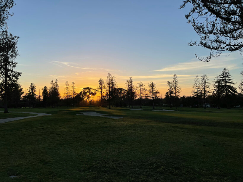 夕暮れのゴルフ場