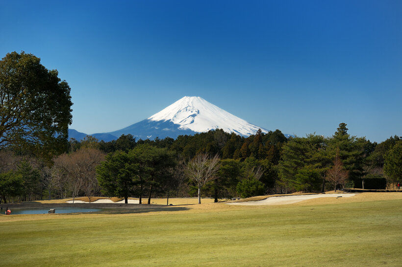 新幹線でひとっ飛び！ 温泉も楽しめる​「三島カントリークラブ​」